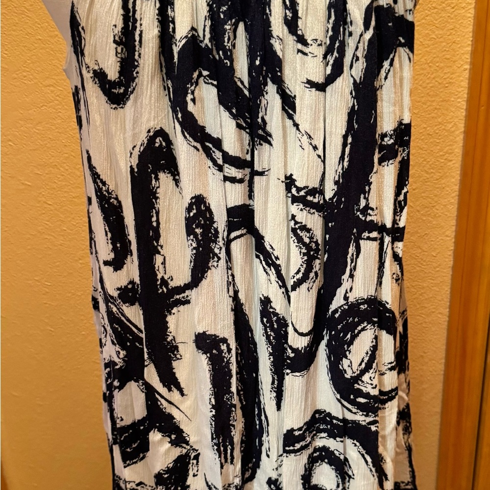 Nina Leonard women’s medium lined dress. Black/ white - Picture 3 of 11